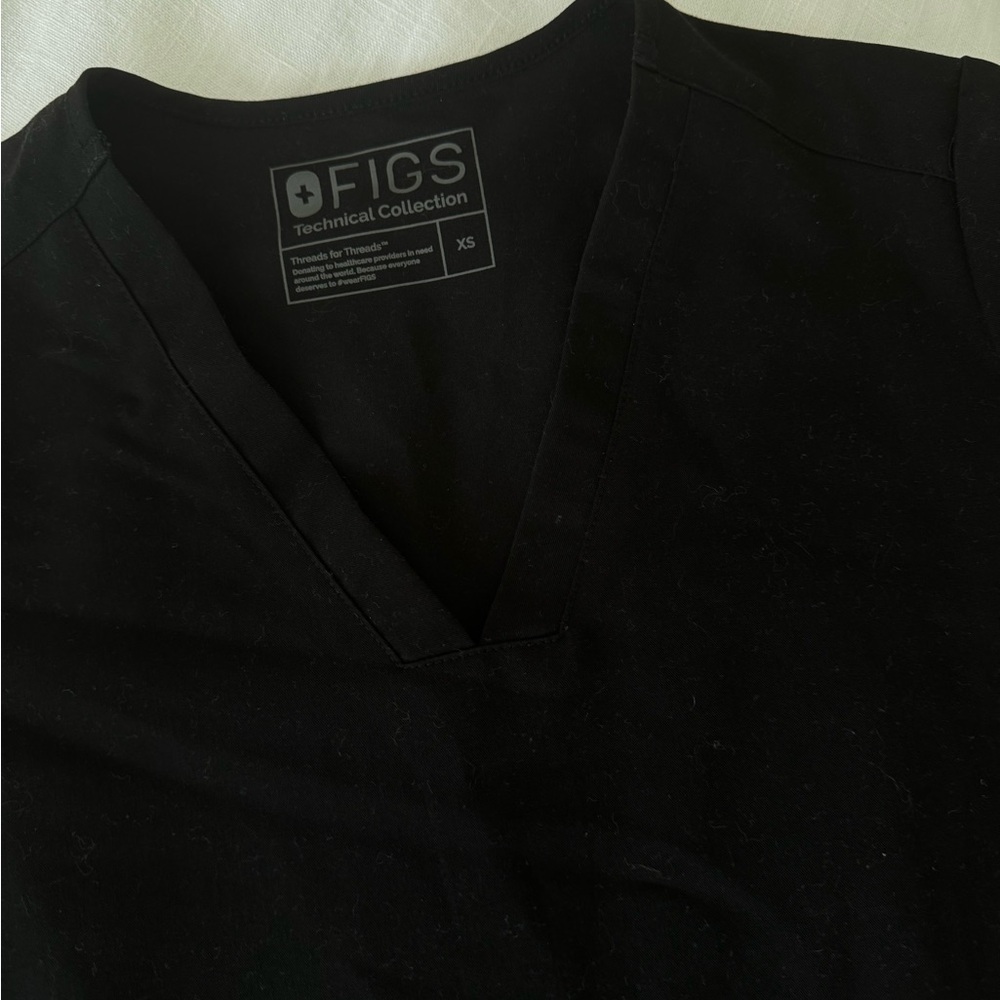 Xs figs black scrub top